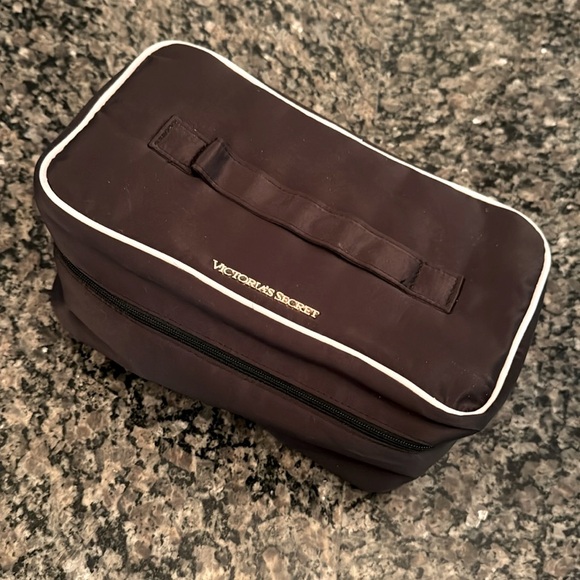 Victoria’s Secret lingerie travel bag - Picture 1 of 13